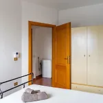 Guesthost - Lovely Near Pelosa W Parking! شقة *