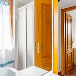 Guesthost - Lovely Near Pelosa W Parking! شقة