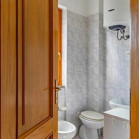 Guesthost - Lovely Near Pelosa W Parking! Apartmán