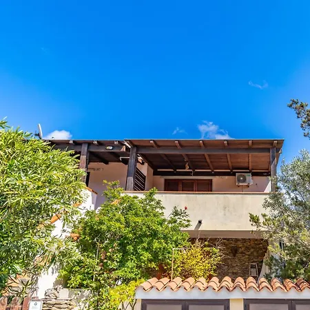 Guesthost - Lovely Near Pelosa W Parking!