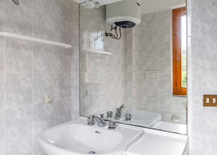 Guesthost - Lovely Near Pelosa W Parking! Appartamento
