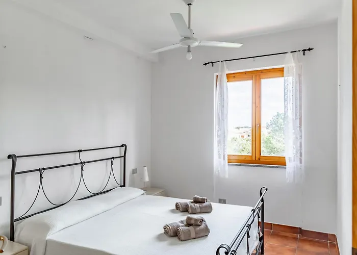 Guesthost - Lovely Near Pelosa W Parking! * Stintino