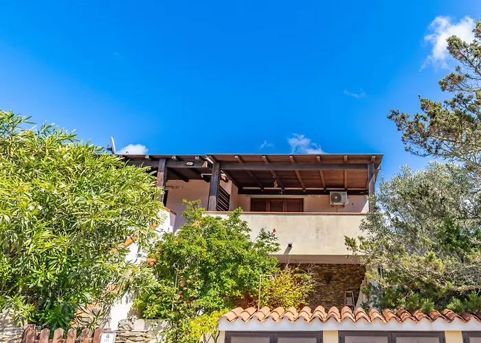 Guesthost - Lovely Near Pelosa W Parking!